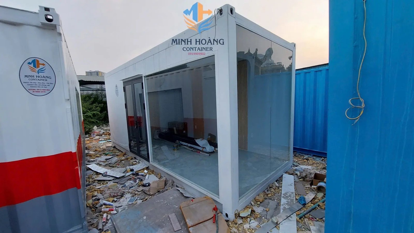 Container Văn Phòng 20 Feet Trắng Khung Kính Có Toilet: Hiện Đại & Tiện Nghi